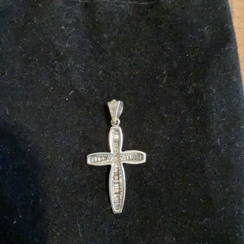 Authentic - 10K Cross Pendant. - Picture 5 of 5